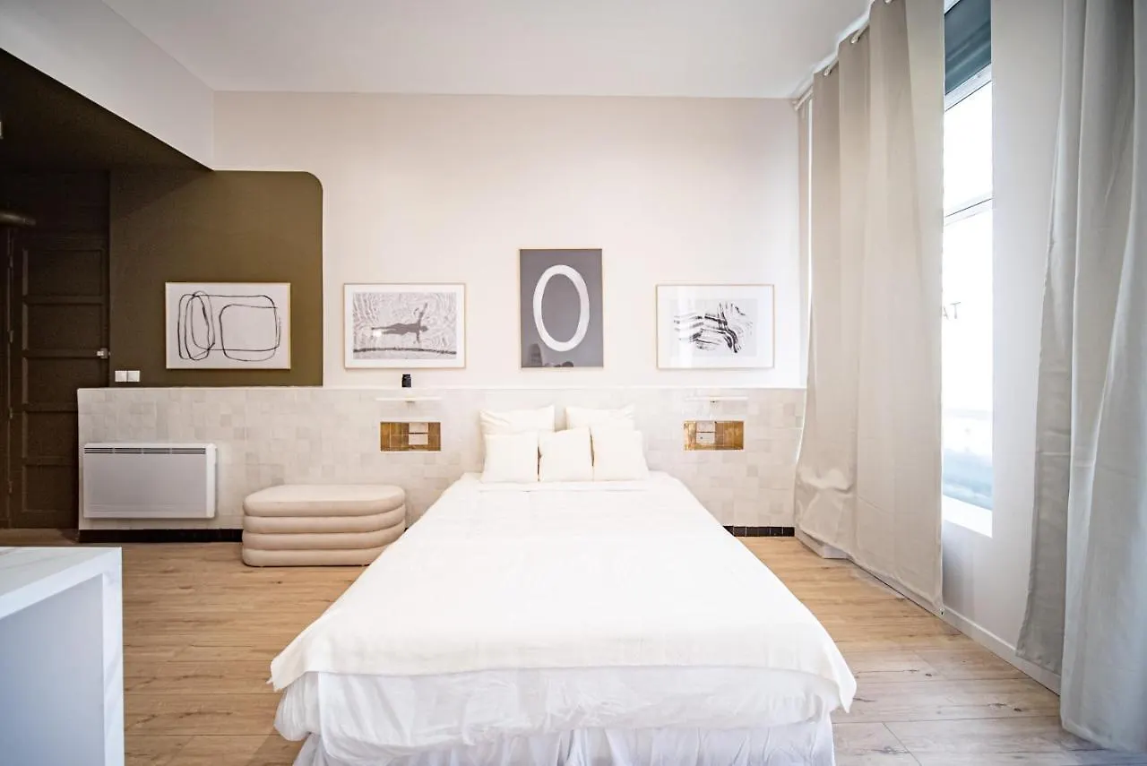 Suite Kaolin Lyon 0*,  France